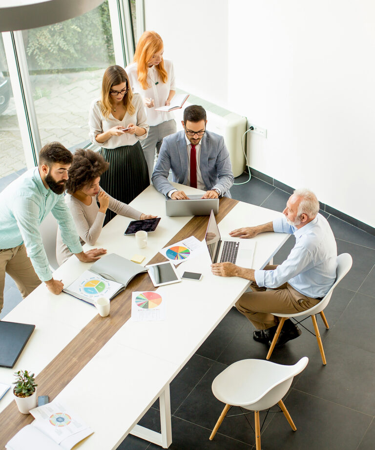 Gestión documental con workflows, firma electrónica, control horario y generación de informes para el sector constructor con Doceo Office.